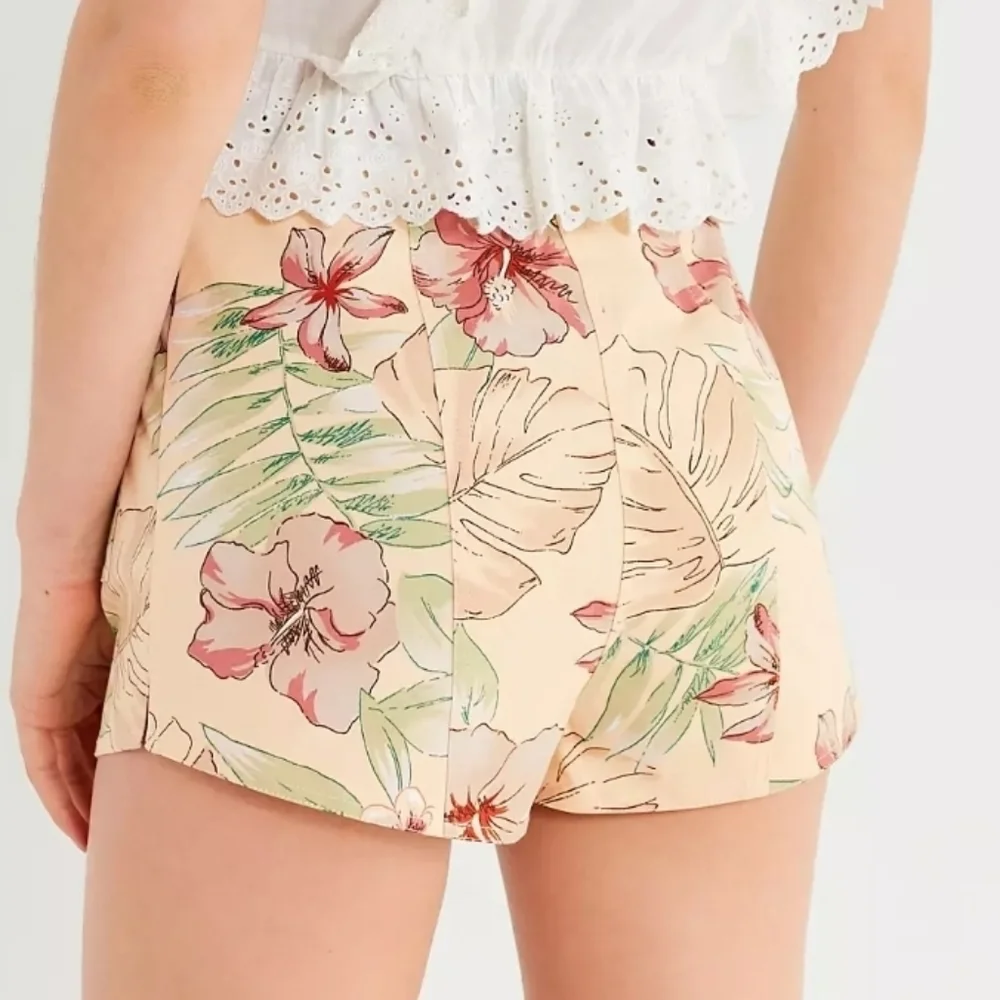 Urban Outfitters Floral Hawaiian Print  Shorts Womens Large - Picture 2 of 7